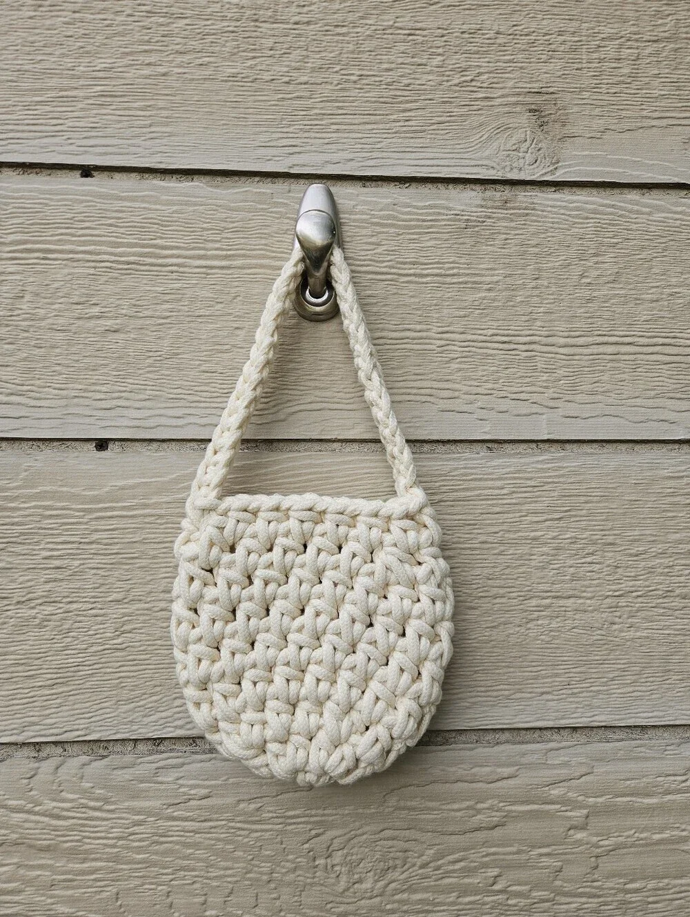 cream colored chunky crochet bag with flowers